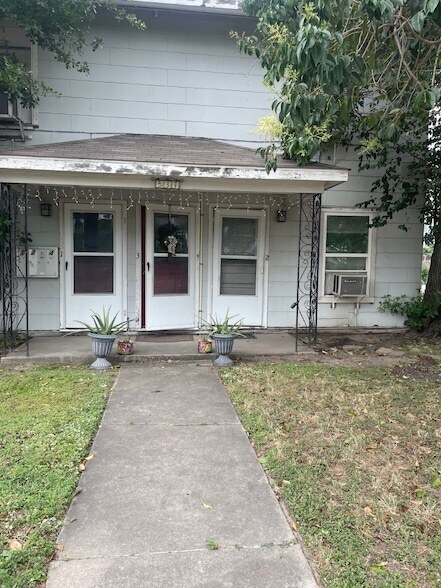 Primary Photo - 537 Studewood St