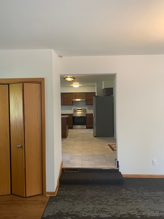 Building Photo - 454 E Fox Dale Ct
