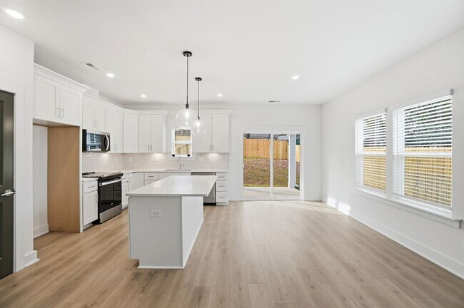 Building Photo - New Construction Townhome Minutes from Uptown