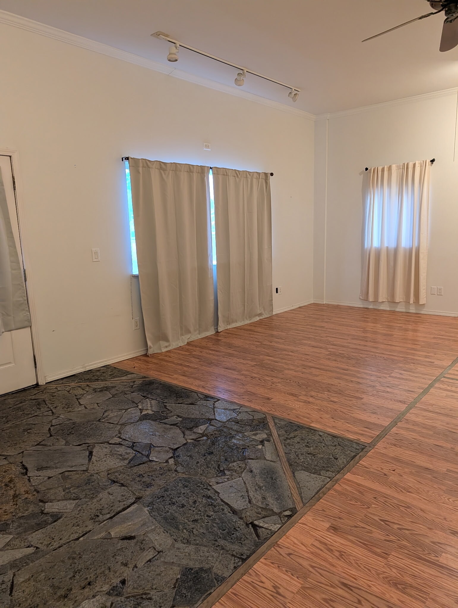 Picture window in living room - 4040 US Highway 93 N