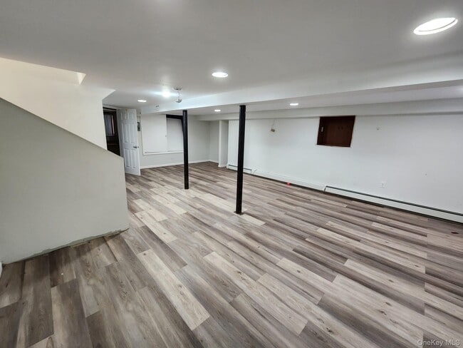 Building Photo - 544 Cedarwood Dr