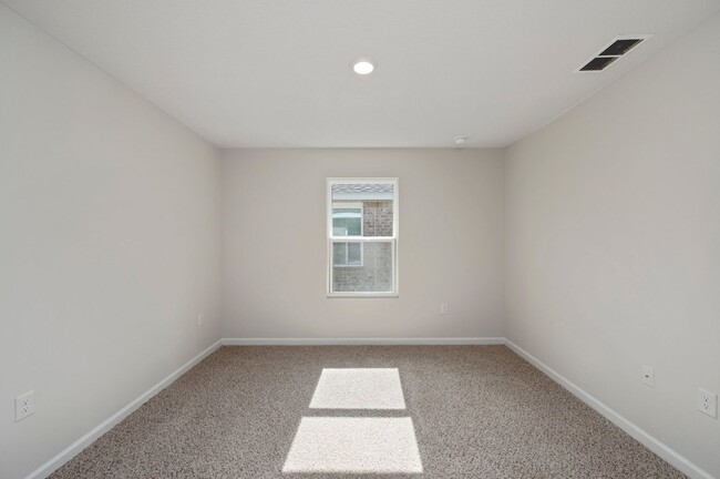 Building Photo - Home in Redstone Commons