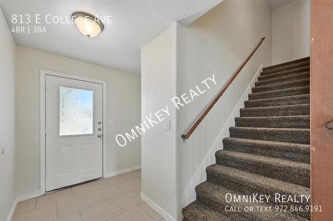 Building Photo - 813 E College Ave