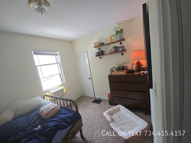 Building Photo - 110 E Summit-