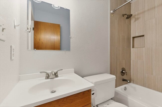 Building Photo - 222 Shannon Pl NW