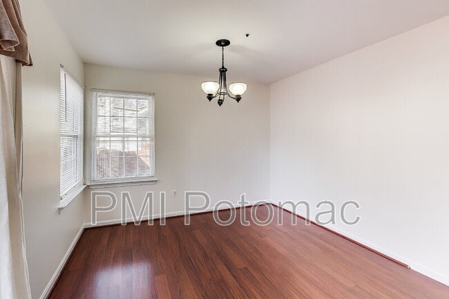 Building Photo - 8417 Meadow Green Way