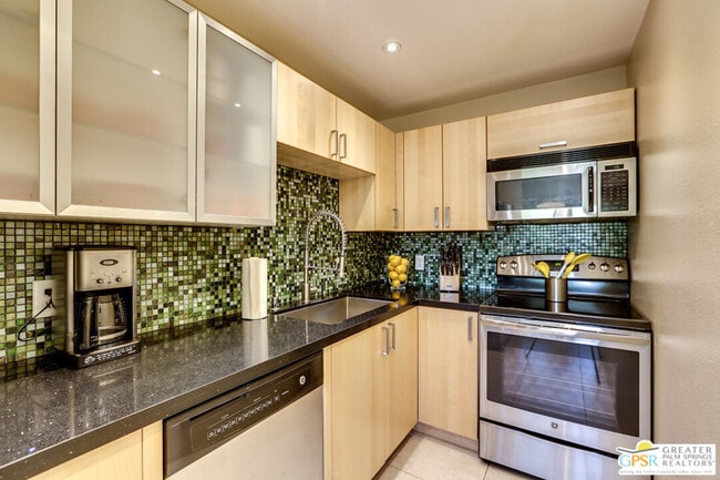 Building Photo - 420 N Villa Ct