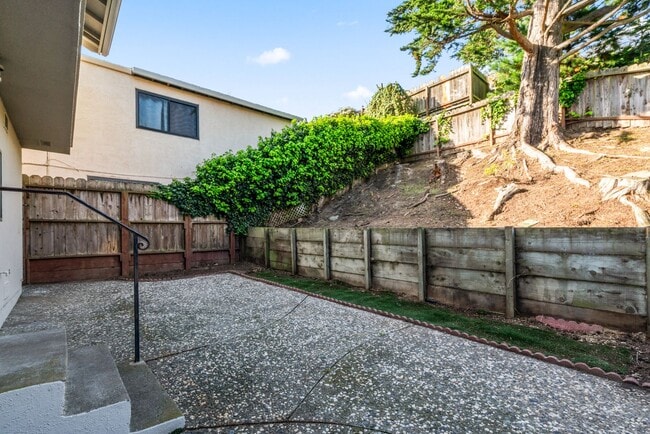 Building Photo - Spacious 3-Bedroom Daly City Home – Prime ...