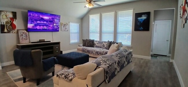 Building Photo - Bright & Open 3-Bedroom Home in Sought-Aft...