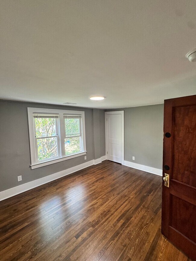 Building Photo - Spacious 4-Bedroom Home with 2 Kitchens | West Ann Arbor