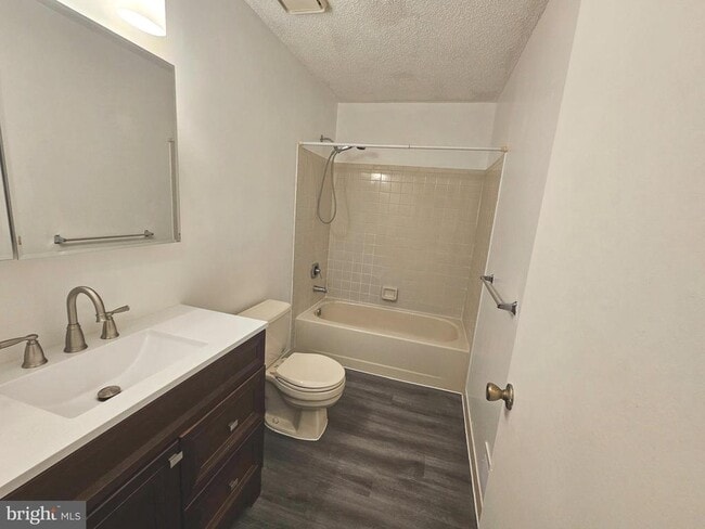 Building Photo - 48 Juniper Way