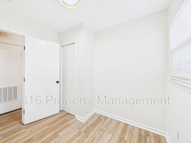Building Photo - 5201 Alma St