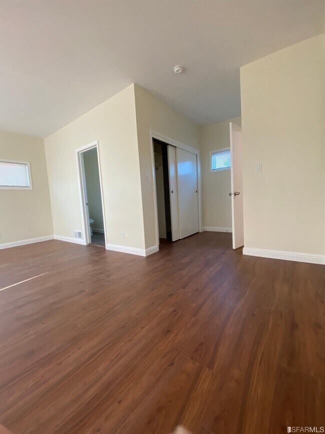 Building Photo - 67 Parkwood Dr