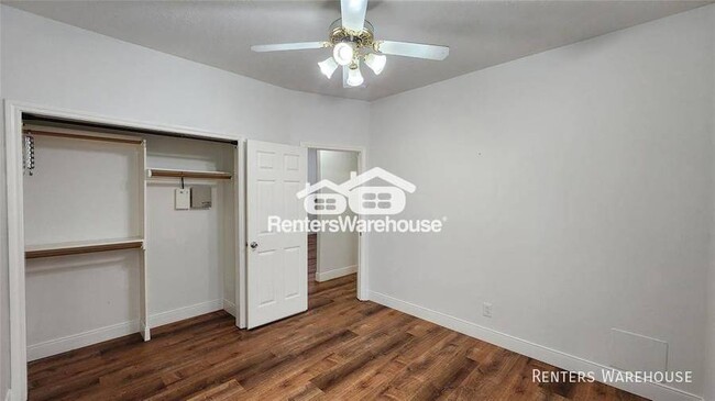 Building Photo - This lovely 3 bedroom, 2 bath home is avai...