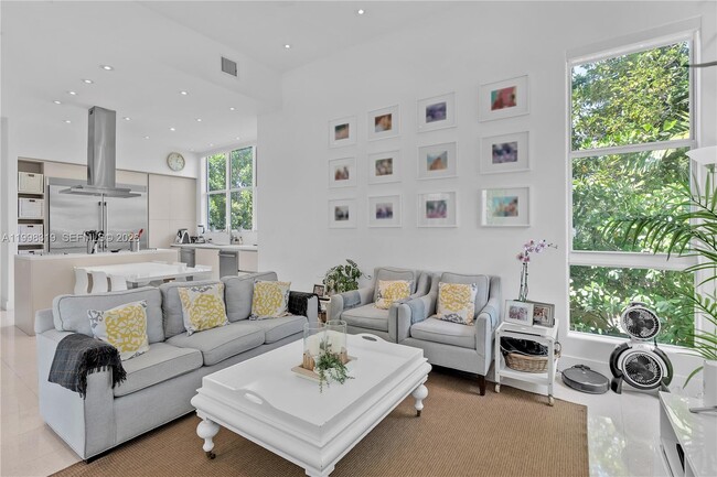 Building Photo - 435 Hampton Ln