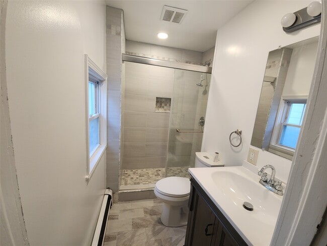 Building Photo - 40 Murray St