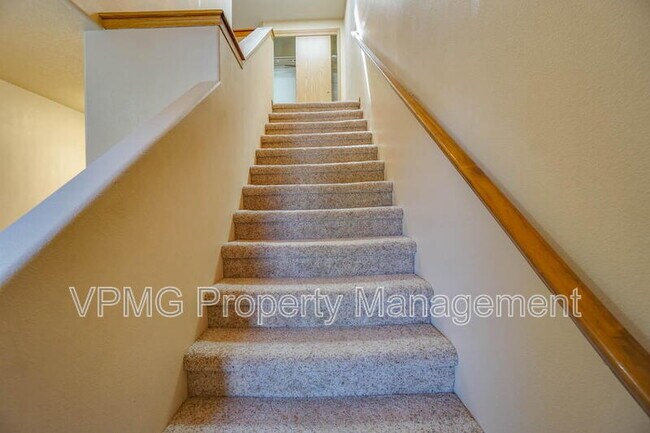Building Photo - 5502 NE 89th Ave