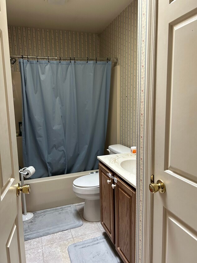 Building Photo - 861 Greenbriar Ln