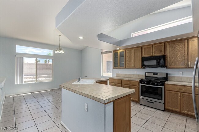 Building Photo - 9842 Silver Lasso St