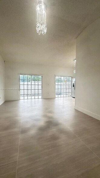 Building Photo - 21301 NE 9th Pl