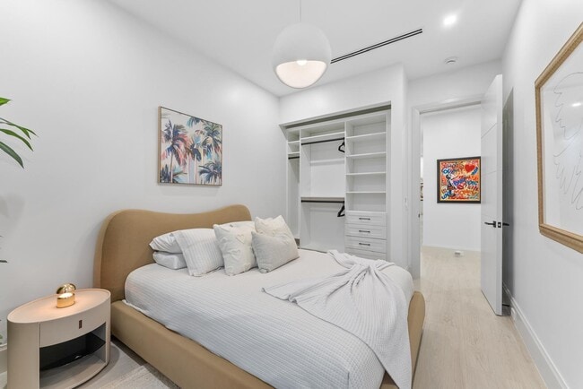 Building Photo - 220 S Swinton Ave