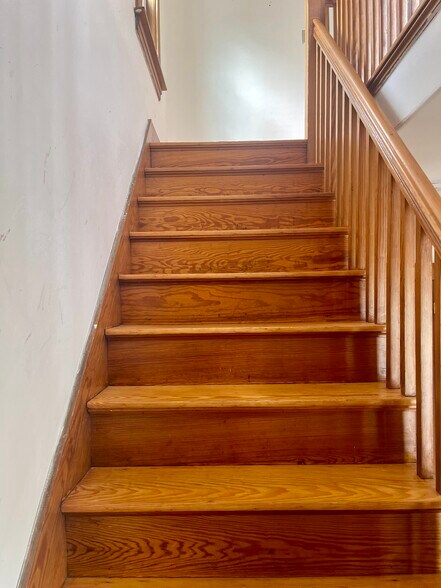 Front Entrance - 348 Rollstone St