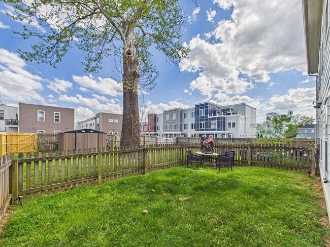 Building Photo - 1112 Porter St