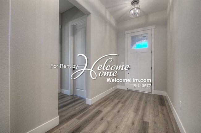 Building Photo - 262 Commodore Dr