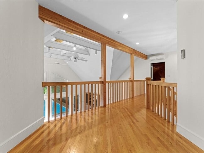 Building Photo - 5A Valley Rd
