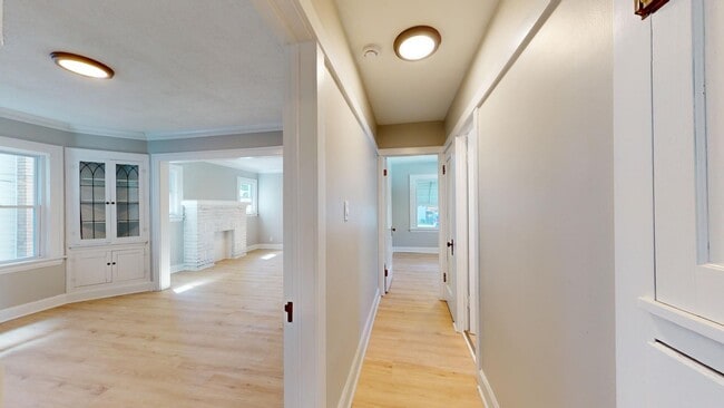 Building Photo - For August Move-In - West Blvd Area - 2 Bedroom Single Family Home