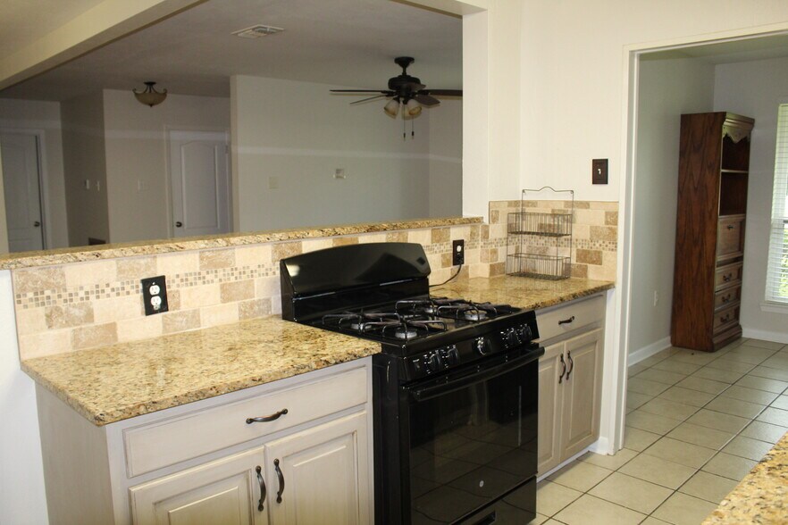 Gas stove - 2491 Donald Dr