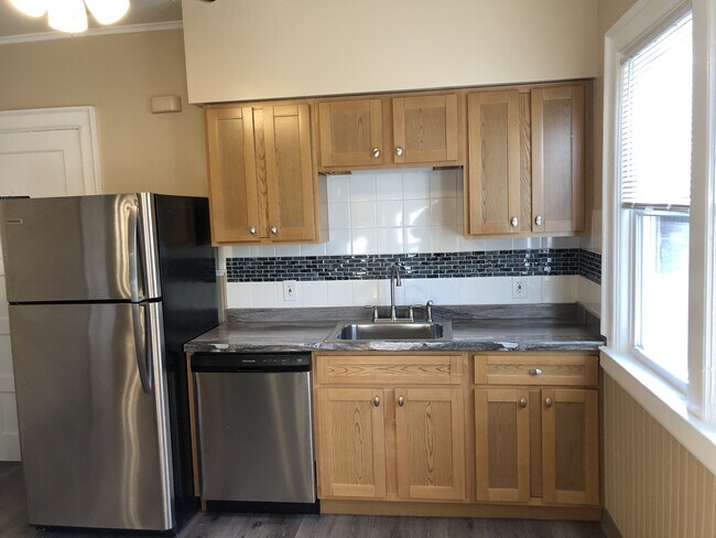 Primary Photo - 100 Lancaster Ave