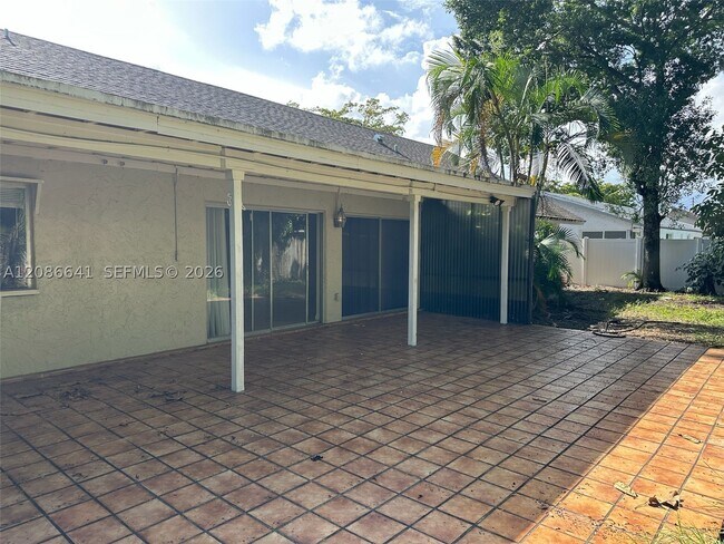 Building Photo - 20605 NE 9th Ct