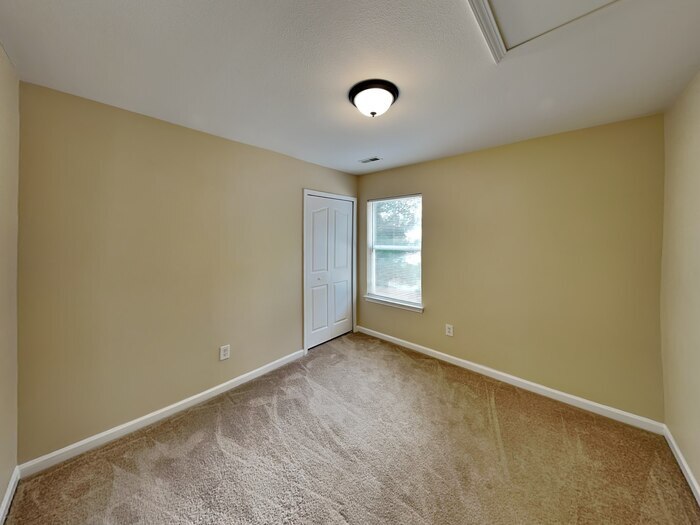 Building Photo - 3849 Wingdale Ct