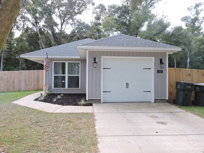 Building Photo - Easy access to Interstate & shopping!