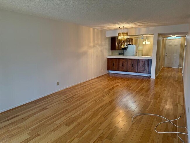 Building Photo - 6215 Coral Lake Dr
