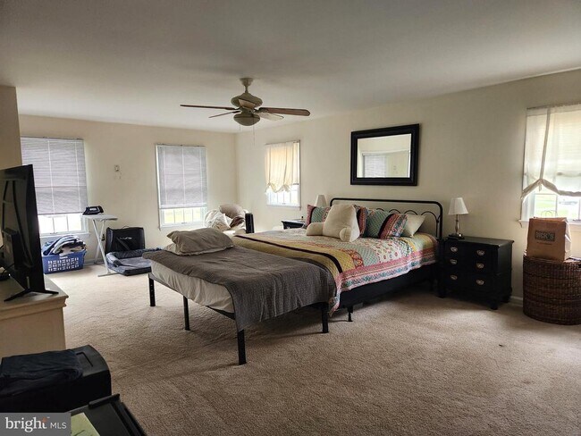 Building Photo - 5 Harlech Dr