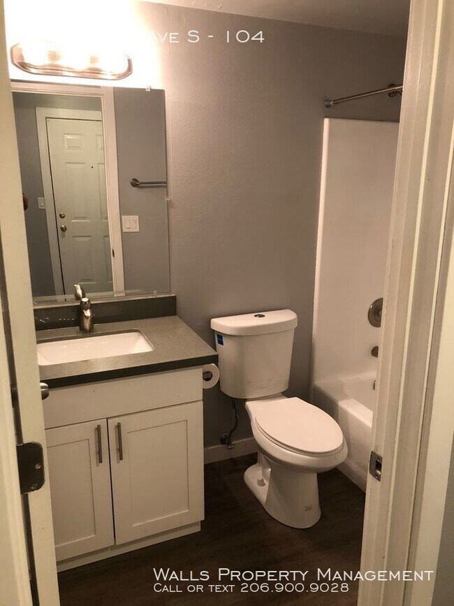 Building Photo - 1527 12th Ave S