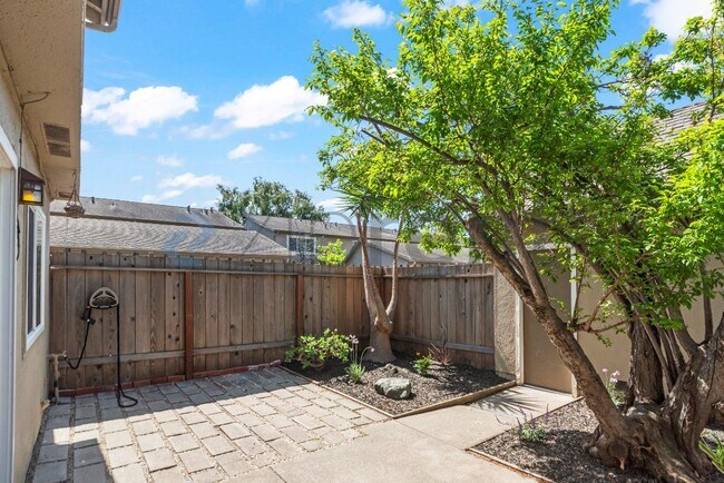 Building Photo - 1030 Gull Ave