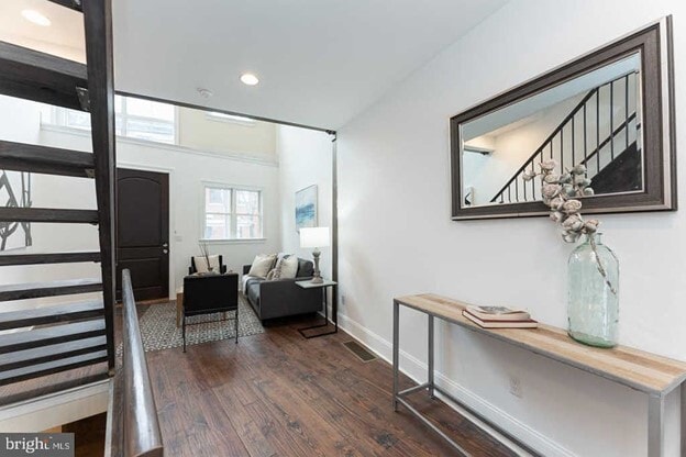 Building Photo - 1005 New Market St