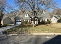 Building Photo - 12115 Landing Green Dr