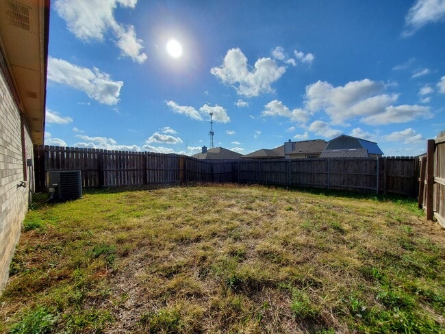 Building Photo - 1204 Cinch Dr