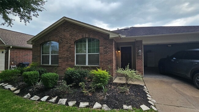 Primary Photo - 18015 Willow Cliff Ln