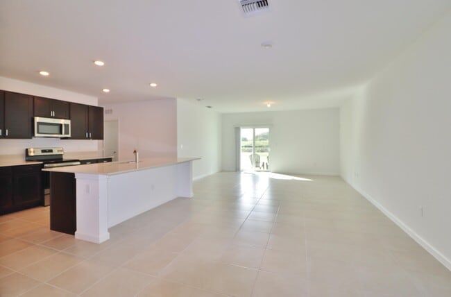Building Photo - 721 Worlington Ln
