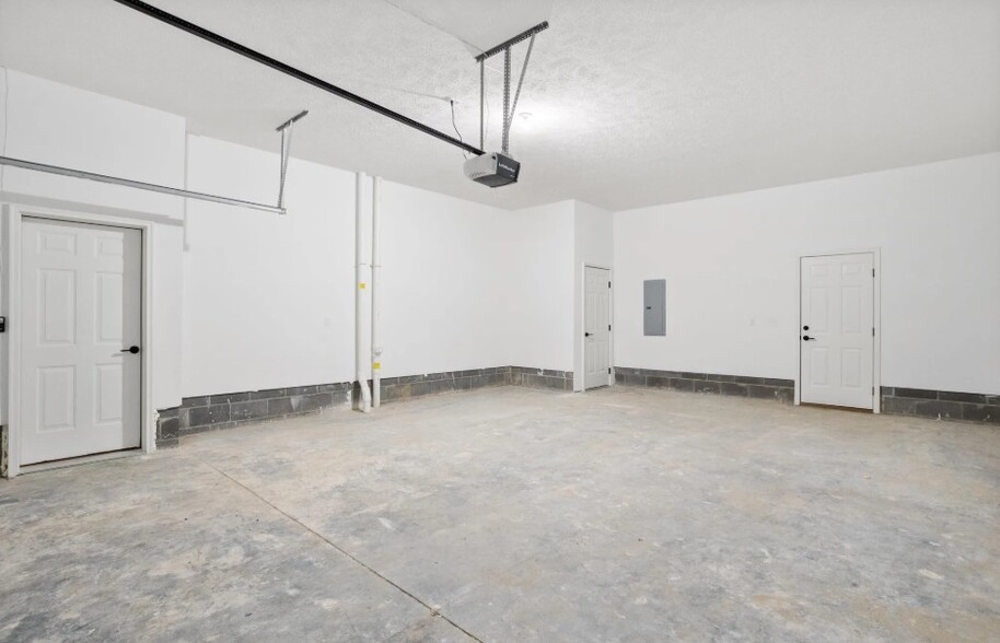 Building Photo - 20875 S Ct