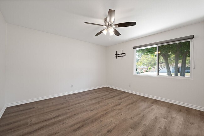 Building Photo - **724 E Cypress Ave Glendora** 4 bedroom 2 bath !!2 weeks free OAC!!