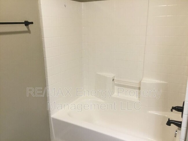 Building Photo - 408 N Willowood Dr