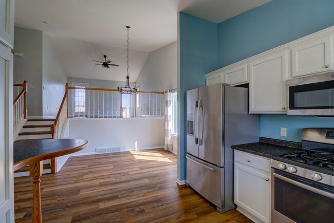 Building Photo - 2770 Sunflower Dr