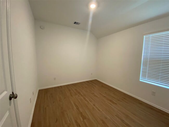 Building Photo - 2010 Ballesteros St