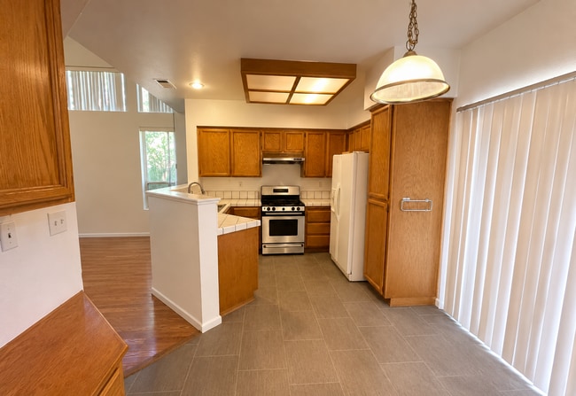 Building Photo - Bright & Spacious 4BR/3BA Home in Desirable East Davis – 1,980 Sq Ft